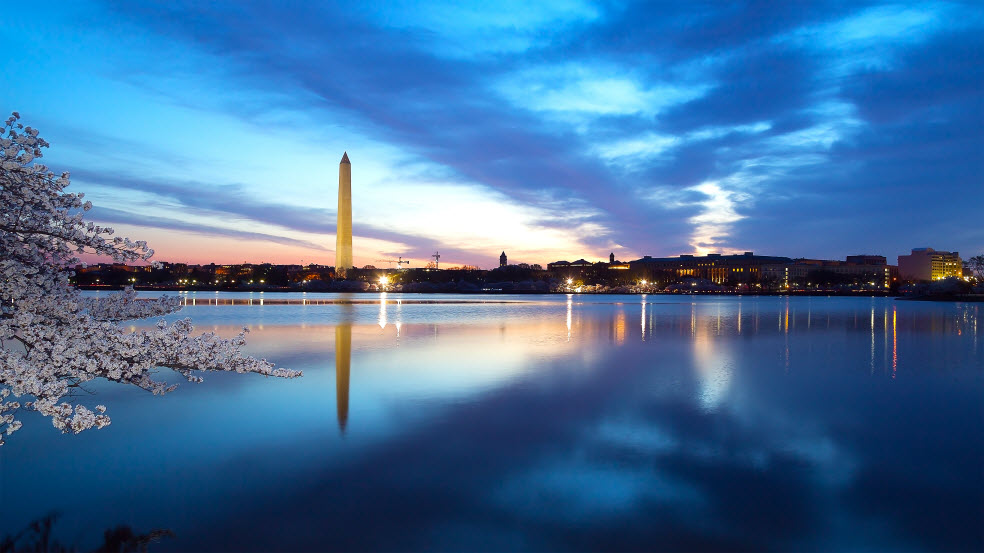 Washington Monument at night